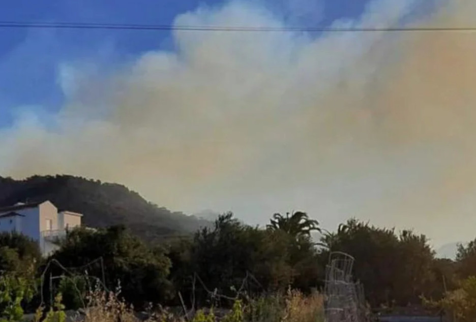 Πυρκαγιά στην Κρήτη: Εκκενώθηκε οικισμός - Ένας τραυματίας
