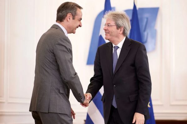 Μητσοτάκης σε Τζεντιλόνι: Έχουμε καταφέρει κάτι που είναι περίπλοκο για τα περισσότερα κράτη-μέλη