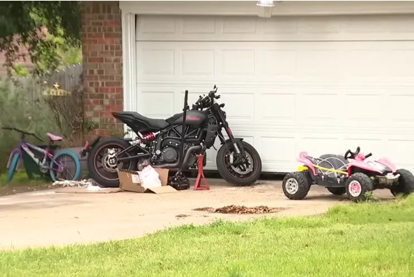 Τέξας: Μωρό ενός έτους κατασπαράχθηκε μέχρι θανάτου από 3 σκυλιά στο σπίτι του