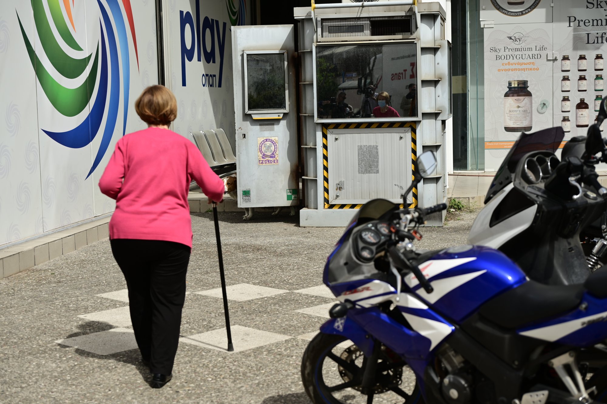 Άγιοι Ανάργυροι: «Πήγα άγρια χτυπημένη στο ίδιο τμήμα και με έδιωξαν» καταγγέλλει θύμα ενδοοικογενειακής βίας