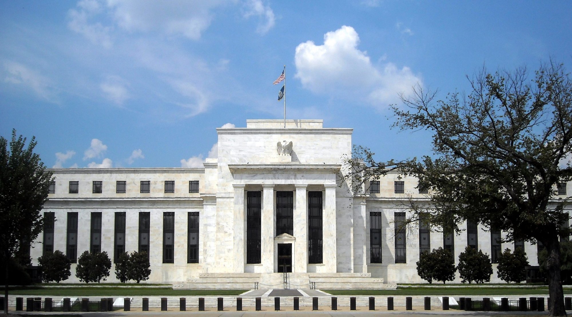 Fed: Η μεγάλη ανατροπή - Δεν αποκλείει ακόμη και αύξηση επιτοκίου η Wall Street