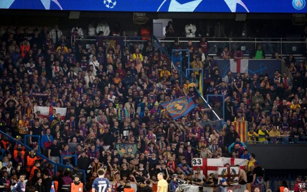 Η UEFA ερευνά καταγγελίες για ναζιστικούς χαιρετισμούς και ρατσιστικές συμπεριφορές οπαδών της Μπαρτσελόνα