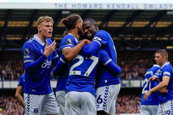 Έβερτον – Νότιγχαμ Φόρεστ 2-0: Νίκη για τα «Ζαχαρωτά»