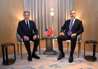 Συνάντηση Φιντάν – Μπλίνκεν στη σκιά της αναβολής επίσκεψης Ερντογάν στις ΗΠΑ