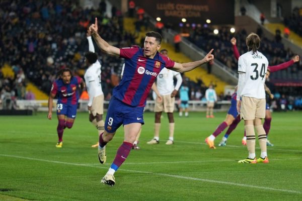 Μπαρτσελόνα – Βαλένθια 4-2: Ανατροπή με χατ-τρικ Λεβαντόφσκι