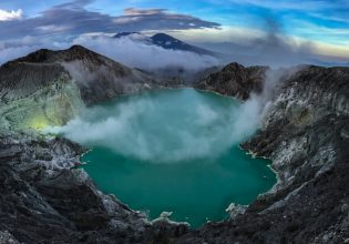 «Βουτιά» θανάτου για τουρίστρια – Πήγε να βγάλει φωτογραφίες σε ηφαίστειο και έπεσε στον κρατήρα