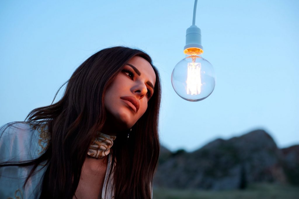 «Δε Φρενάρω»: Το viral κορίτσι του TikTok επιστρέφει με νέα επιτυχία!