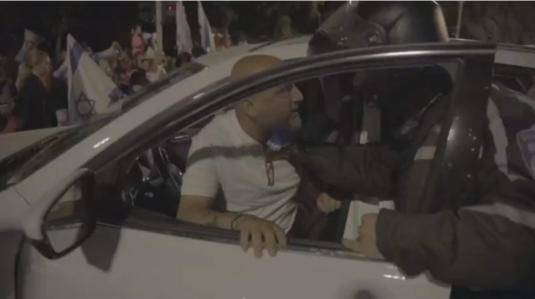 Ισραήλ: Ο εμβολισμός διαδηλωτών από φανατικό, ξύπνησε μνήμες πριν τον πόλεμο