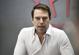 Κασσελάκης για Αγίους Αναργύρους: Ούτε εδώ υπήρχε ανθρώπινο λάθος – Ολόκληρο το σύστημα δουλεύει λάθος