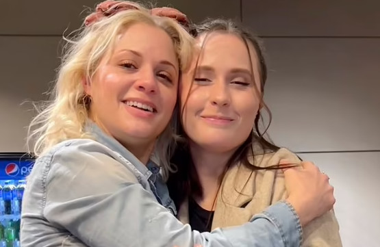 Η συγκινητική επανένωση μητέρας και κόρης μετά από 22 χρόνια