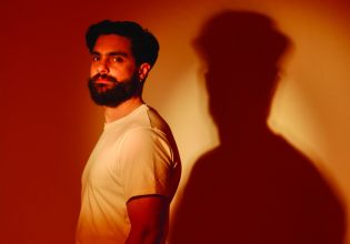 O Παναγιώτης Λάμπουρας σε ένα απρόβλεπτο live στην Αγγλικανική Εκκλησία – Όσα θα δούμε στις 26 Απριλίου