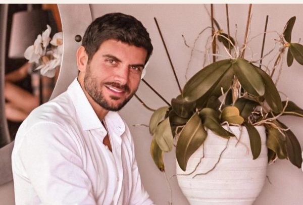 Μάνος Γαβράς: «Όταν ήμουν στο εξωτερικό κοιμόμουν στο αυτοκίνητο και έκανα μπάνιο στο γυμναστήριο»