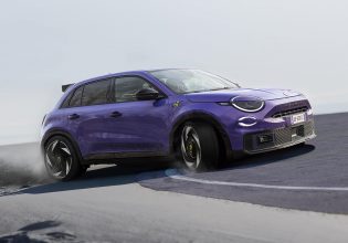 To Abarth 600e εκ των έσω