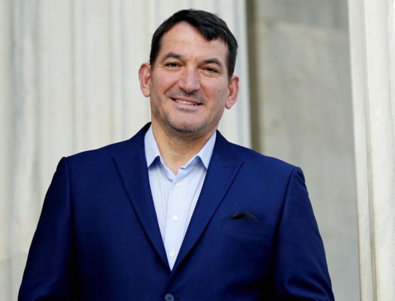 Πύρρος Δήμας: Ο λόγος που η κόρη του άλλαξε το επώνυμό της στα social media – Το επίθετο που επέλεξε