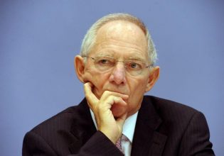 Ο Σόιμπλε ταράζει και μετά θάνατον τα νερά – Η ιδέα του Grexit, το «θαρραλέο βήμα» Τσίπρα, ο «ποπ σταρ» Βαρουφάκης