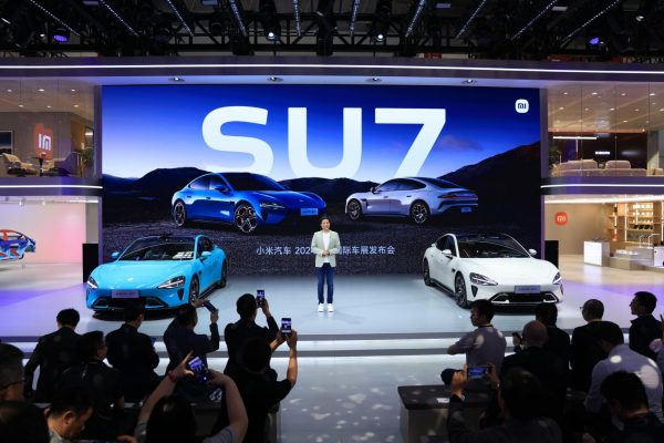 Xiaomi: «Κλείδωσε» 75.000 παραγγελίες για το ηλεκτρικό της όχημα SU7