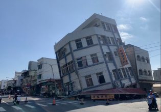 Ταϊβάν: Τουλάχιστον 4 οι νεκροί και 700 τραυματίες από τον ισχυρό σεισμό – Πολλοί παγιδευμένοι σε συντρίμμια