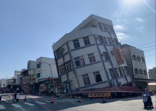 Ταϊβάν: Τουλάχιστον 4 οι νεκροί και 700 τραυματίες από τον ισχυρό σεισμό – Πολλοί παγιδευμένοι σε συντρίμμια