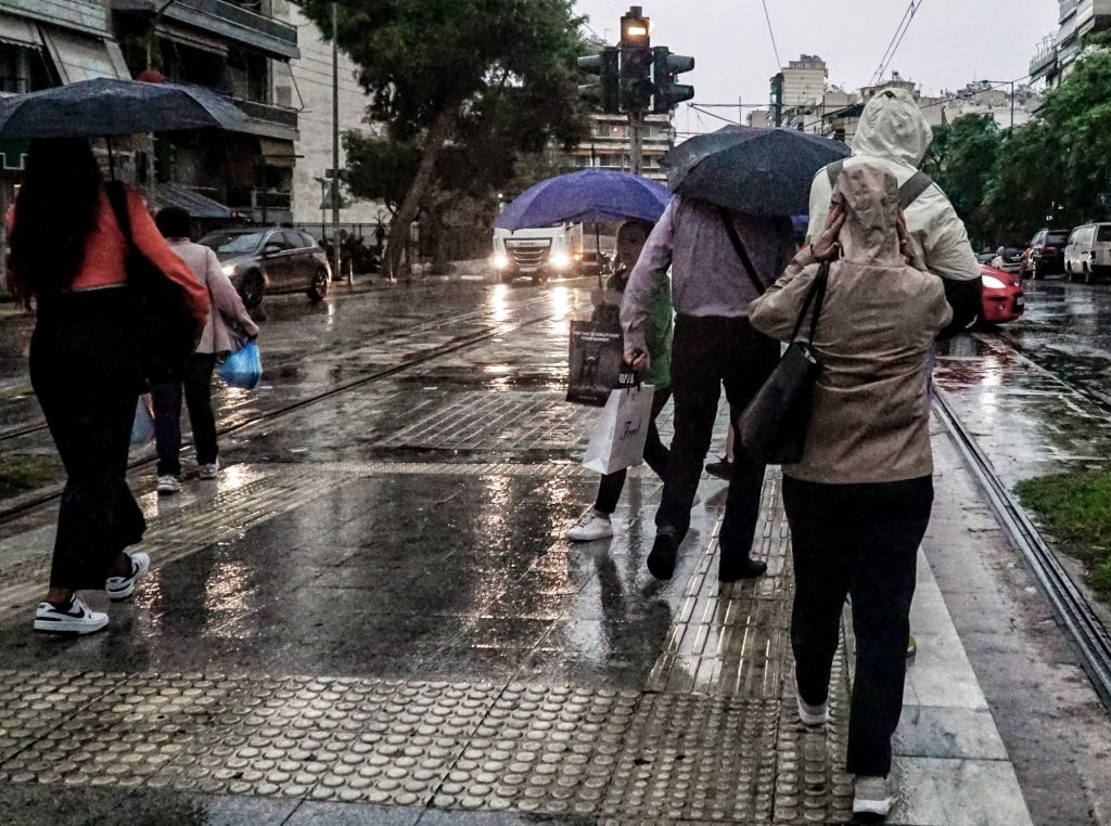 Καιρός σήμερα: Με λασποβροχές και άνοδο της θερμοκρασίας η Δευτέρα