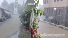 Η κακοκαιρία σφυροκοπά τη Θεσσαλία – Πλημμύρισαν οι δρόμοι σε χωριά της Μαγνησίας