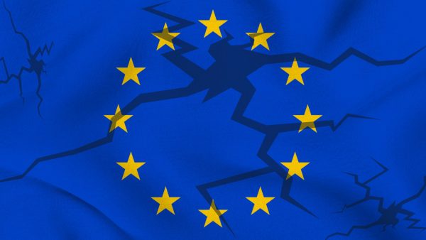 Ακροδεξιά: Η Ευρώπη τουλάχιστον ανησυχεί. Εμείς κοιμόμαστε