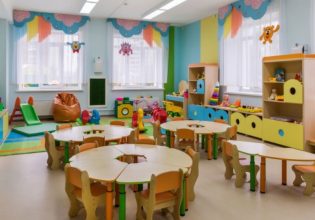 Αλεξανδρούπολη: «Δωμάτιο αποσυμπίεσης» χαρακτήριζε την αποθήκη που έκλεινε τα παιδιά η βρεφονηπιοκόμος