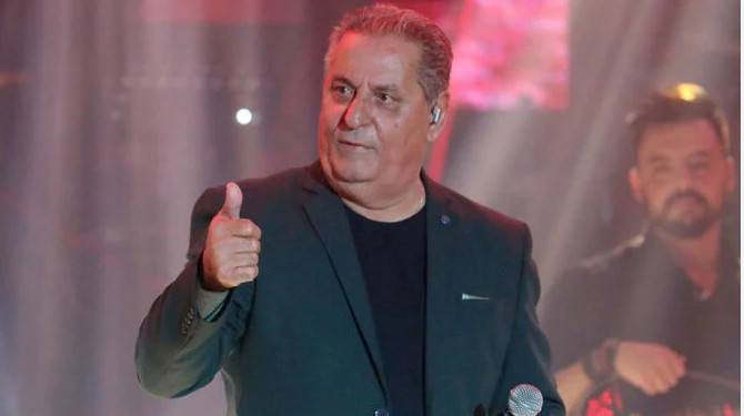 Σταμάτης Γονίδης – Ζαφείρης Μελάς: Το καυτό φιλί στο στόμα και η αντίδραση του τραγουδιστή