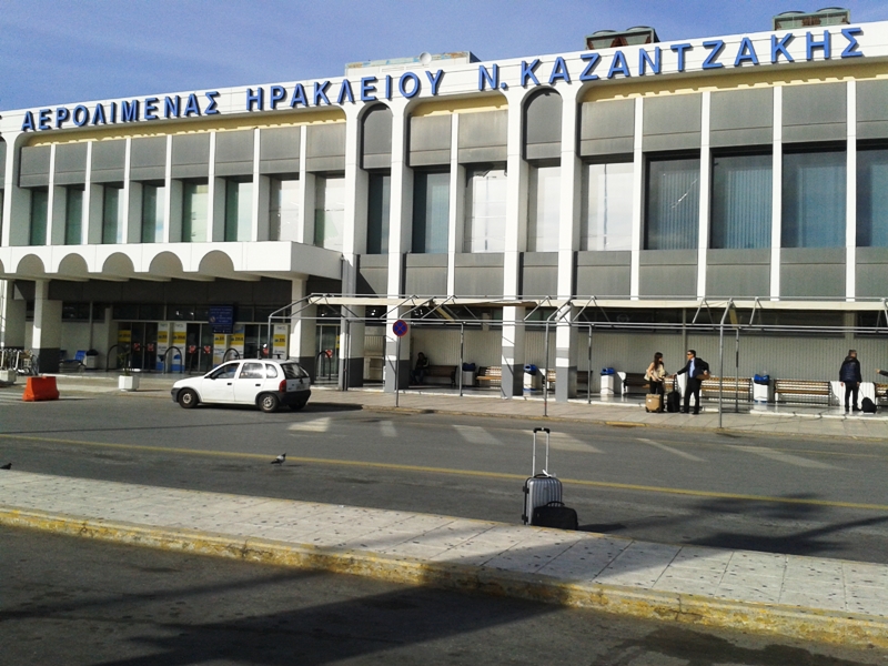 Ηράκλειο: Προβλήματα στις πτήσεις στο αεροδρόμιο «Νίκος Καζαντζάκης» λόγω ισχυρών ανέμων