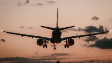 Χάος σε πτήση: Κόπηκε το ρεύμα κατά την απογείωση και οι επιβάτες άρχισαν να κλαίνε 