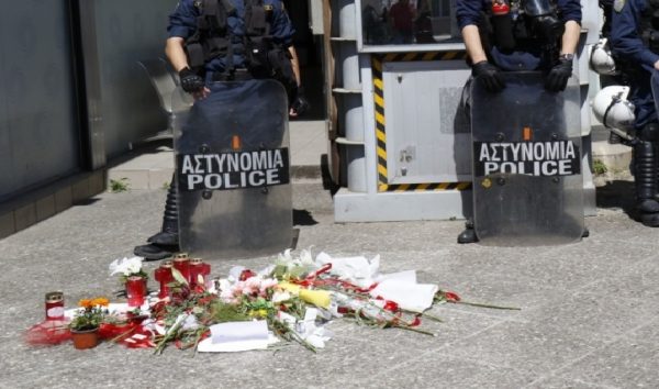 Άγιοι Ανάργυροι: «Φώναξε στο τηλέφωνο ότι τη μαχαίρωσαν» – Τα πρώτα λεπτά στο σημείο που δολοφονήθηκε η Κυριακή