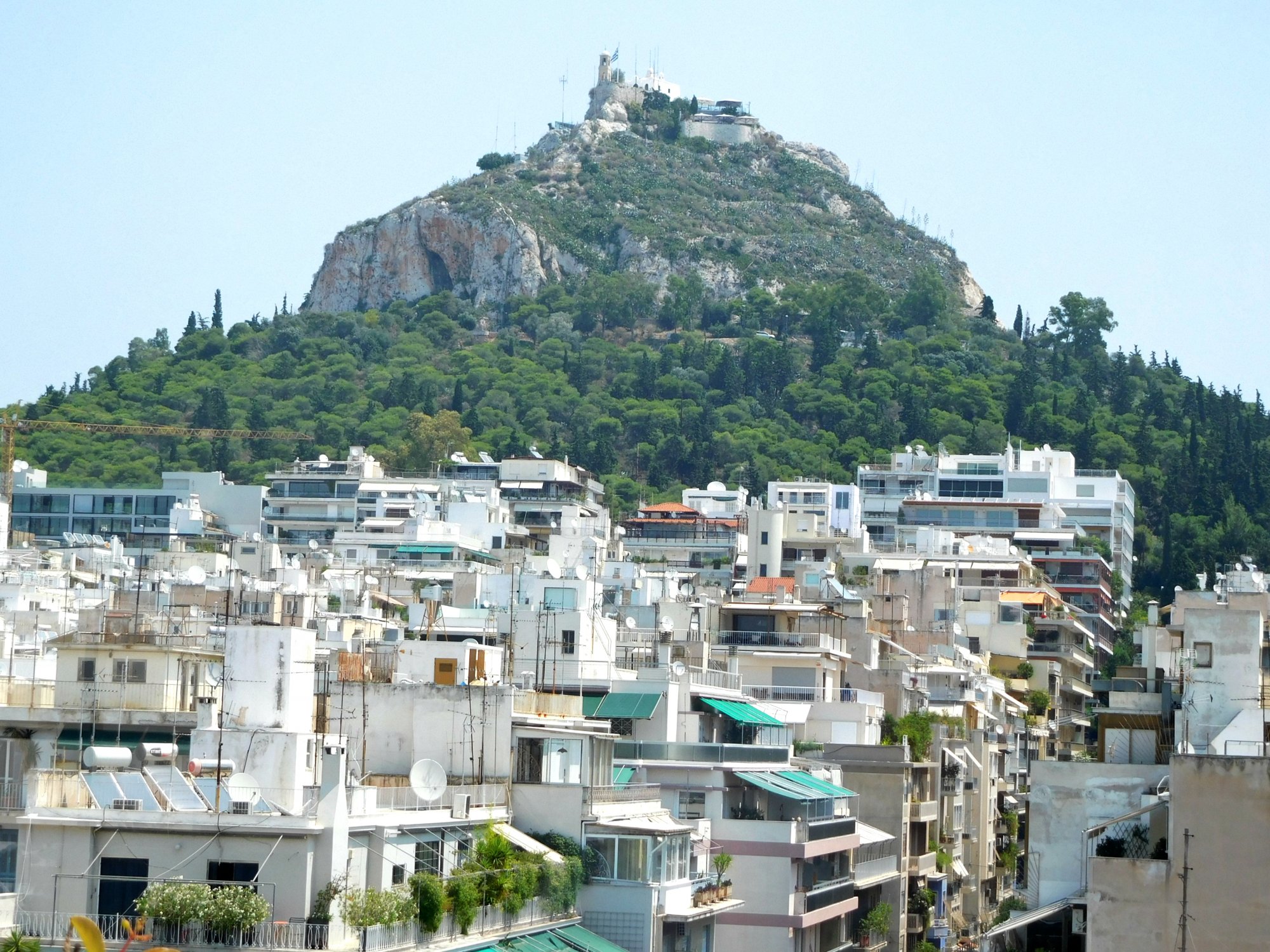 Καίει το κόστος στέγασης στην Ελλάδα - Πόσο εισόδημα φεύγει για ενοίκιο