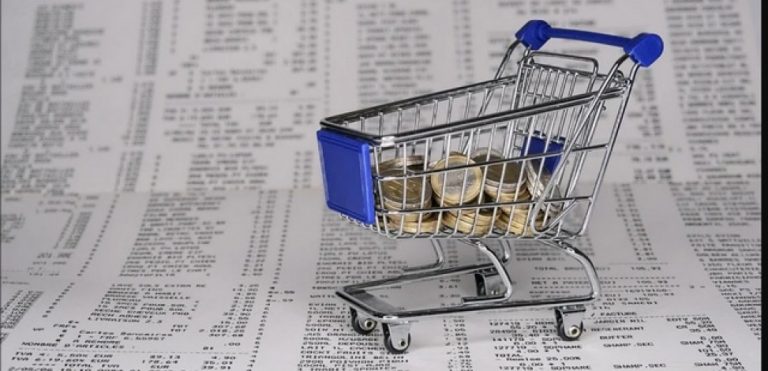 «Άνω κάτω» η αγορά με την έκθεση Στουρνάρα για τα κέρδη