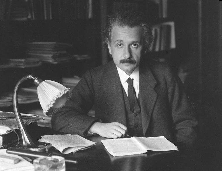 Άλμπερτ Αϊνστάιν: Η συμφωνία του Σύμπαντος