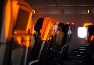 Μην φοράτε ποτέ κολάν σε πτήση – Μπορεί να αποβεί μοιραίο