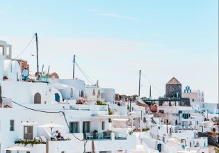 Πάσχα: Πληρότητες που ξεπερνούν το 90% σε ξενοδοχεία, καταλύματα και βραχυχρόνια μίσθωση