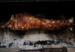 Πάσχα: «Φωτιά» στις τιμές του οβελία βάζει η «μουδιασμένη» κίνηση στην αγορά