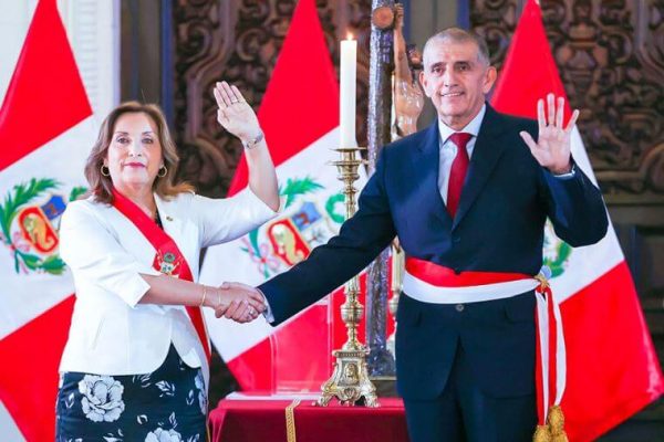 Περού: Παραιτείται ο υπουργός Εσωτερικών εν μέσω της έρευνας για τα ρολόγια Rolex της προέδρου