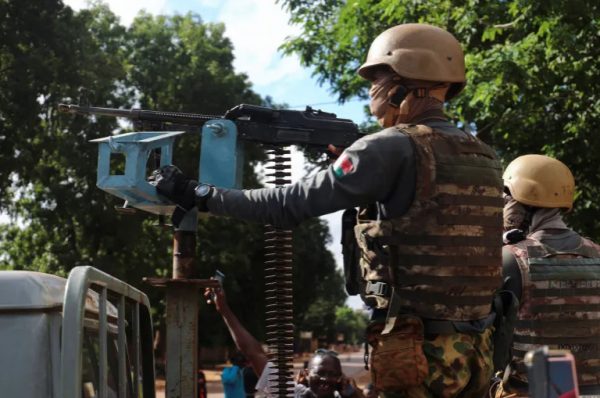 Μπουρκίνα Φάσο: Απορρίπτει τις «αβάσιμες κατηγορίες» της HRW για σφαγή αμάχων από τον στρατό