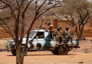 Μπουρκίνα Φάσο: Ο στρατός σφαγίασε τουλάχιστον 223 αμάχους, ανάμεσά τους δεκάδες παιδιά, λέει η HRW