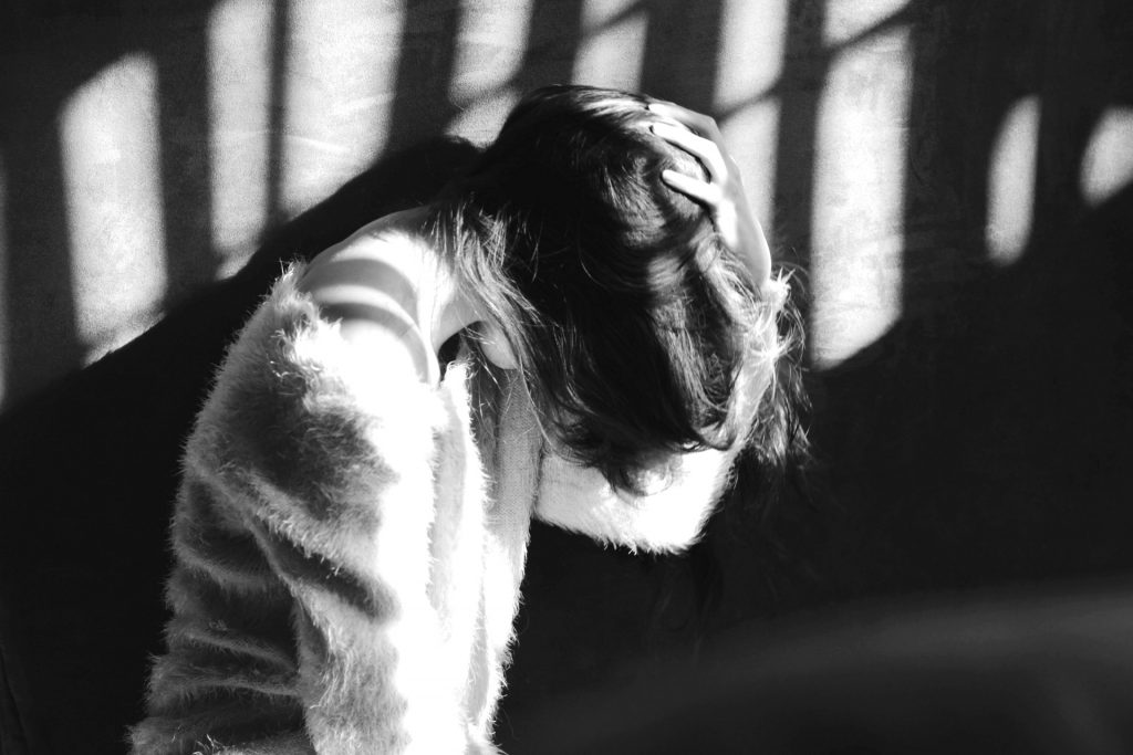 Ενδοοικογενειακή βία: «Θα σε κλωτσήσω στην κοιλιά να το χάσεις» – Σοκ από τα κακοποιητικά περιστατικά