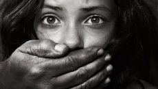 Trafficking: Ποινικοποιούνται στην ΕΕ αναγκαστικός γάμος, παράνομη υιοθεσία και εκμετάλλευση της παρένθετης