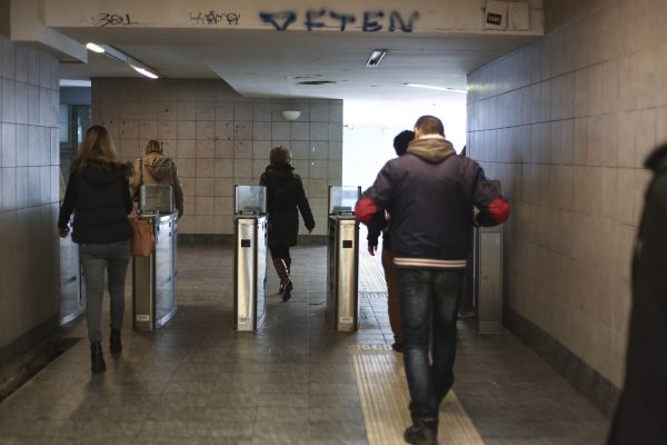 Εξαρθρώθηκε σπείρα που λήστευε επιβάτες σε ΗΣΑΠ και μετρό