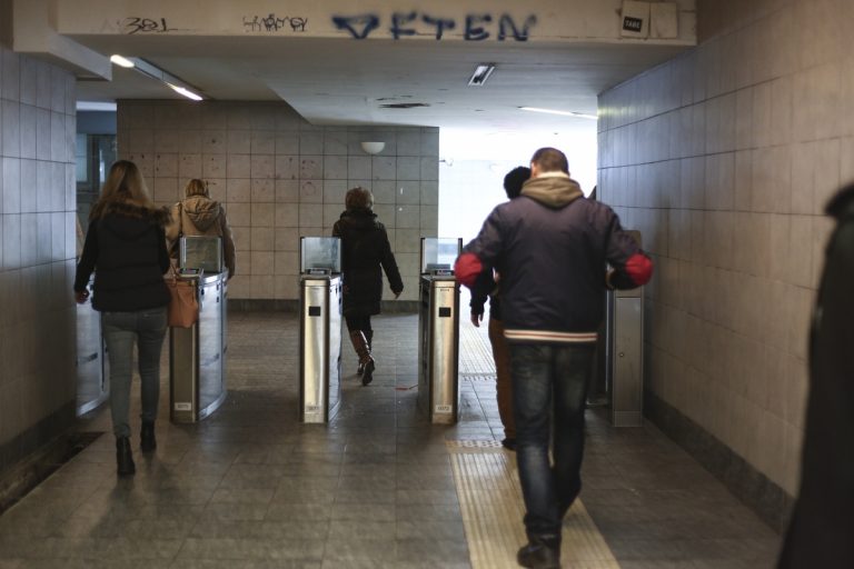 Εξαρθρώθηκε σπείρα που λήστευε επιβάτες σε ΗΣΑΠ και μετρό