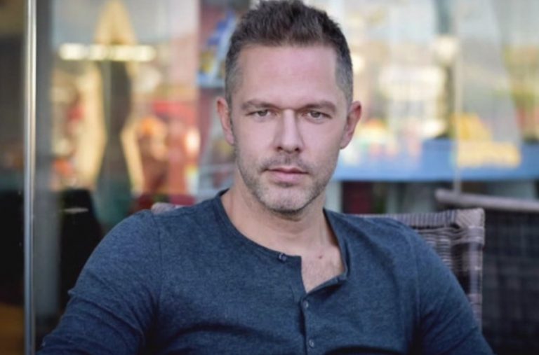 Χρήστος Λούλης: «Με φλερτάρουν στα social media, μου στέλνουν αποκαλυπτικές φωτογραφίες»