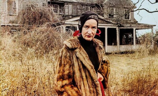 Η αληθινή ιστορία των «στοιχειωμένων» Grey Gardens και η Τζάκι Κένεντι