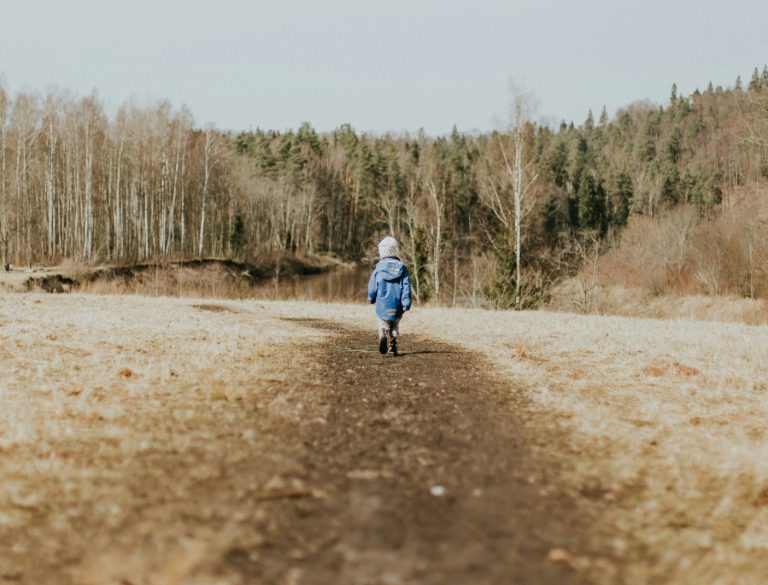 Πάτρα: Ανήλικο αγόρι περιφερόταν μόνο του στους δρόμους – Οι Αρχές αναζητούν την ταυτότητά του