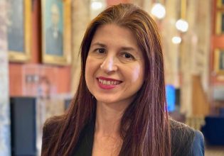 Αγγελική Δεληκάρη: Χαστούκισαν μέσα σε εκκλησία τη βουλευτή – Καταδικάζουν ΝΔ, ΣΥΡΙΖΑ, Νέα Αριστερά