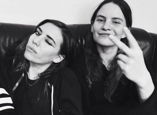 Ο μη δυαδικός απόγονος του Sting, Eliot Sumner, κάνει μια cameo εμφάνιση στο σήριαλ Ripley