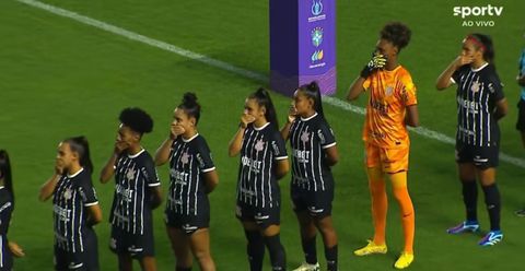 Παίκτριες της Κορίνθιανς διαμαρτυρήθηκαν για τον προπονητή της Σάντος – Έκλεισαν τα στόματά τους