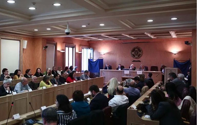 Εφεραν στο δημοτικό συμβούλιο το θέμα που ανέδειξε το in με τις αυθαίρετες προσφυγικές πολυκατοικίες